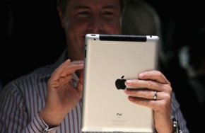 Deleting iPad favorites may also take them off off their iCloud-synced devices.